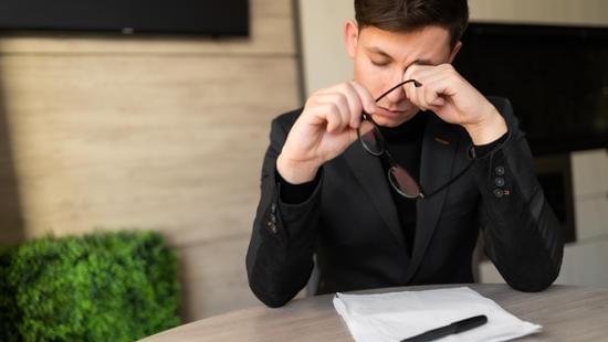 Druck auf den Augen und Kopfschmerzen: Ursachen, Diagnose, Behandlung